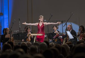 Illényi Katica és a Csíki Kamarazenekar nagyszabású koncertje